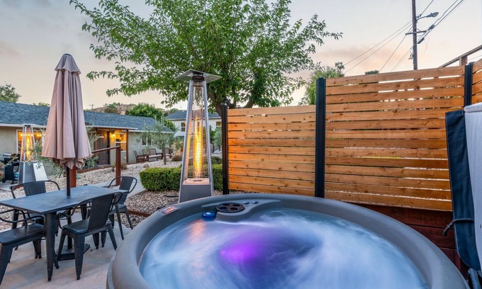 Paso Robles House | The Lounge (1/7 Hideaway Units)