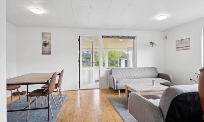 Odense House | The Lucky Peer – 4BR House with Free Parking, Netflix & WiFi