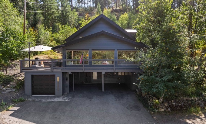 Coeur d'Alene House | The Luxe Lake Cabin – Lake View, Sauna, & More