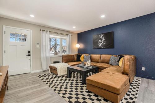 South Westminster House | The Lyric Hot Tub Firepit Pet-friendly
