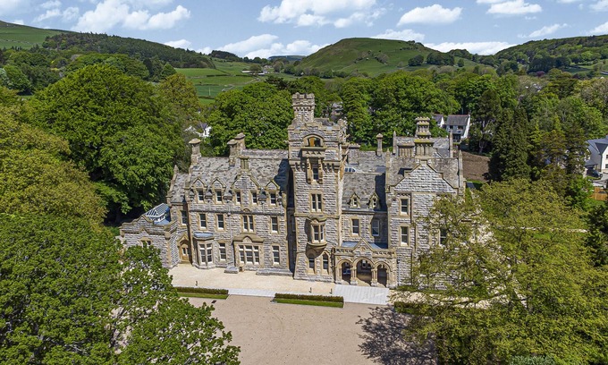 Newland Near Ulverston Cottage | THE MABEL SUITE STONE CROSS MANSION, family friendly in Ulverston
