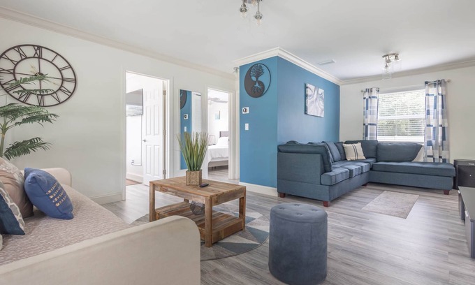 Driftwood House | "The MacAllan" The Cozy Ackee Fruit Tree, 4br