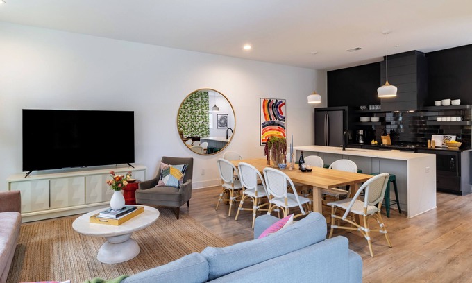 Germantown Apartment | The Magnolia #9 AvantStay | Downtown + Balcony