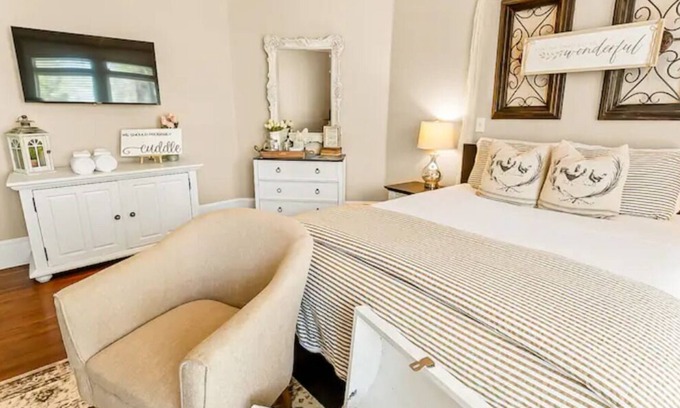 Winder House | The Mahogany Room a place to relax!
