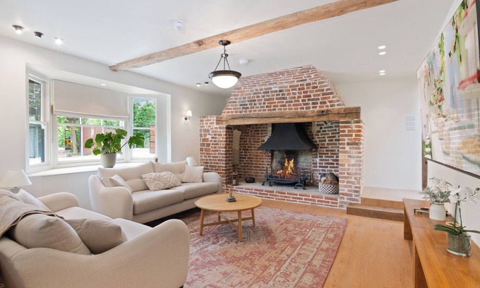 Royston House | The Manor at Minstrel Court - 12085