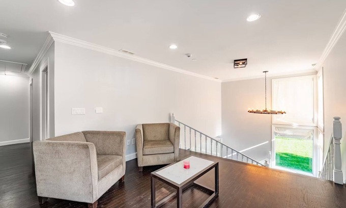 Norwalk Apartment | The Mansion Hotel-style