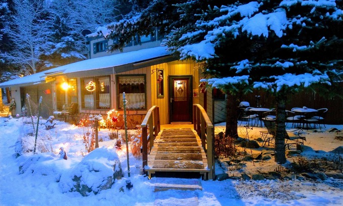 Carbondale Cabin | The McClure House - A Cowboy Cabin in the Woods. Pets stay free!