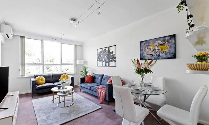 St. Kilda East Apartment | The Meadow Gardens