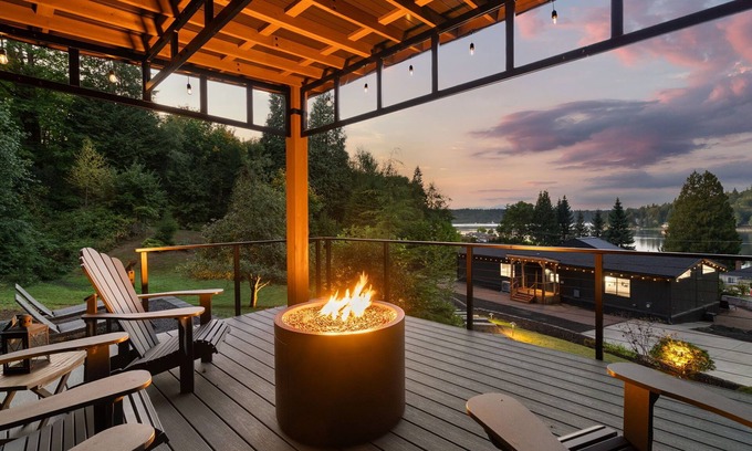 Shelton House | The Meadow on Hammersley Sauna, Spa & Waterviews