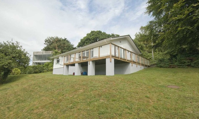 Feock Cottage | THE MEADOW, pet friendly, with a garden in Carnon Downs