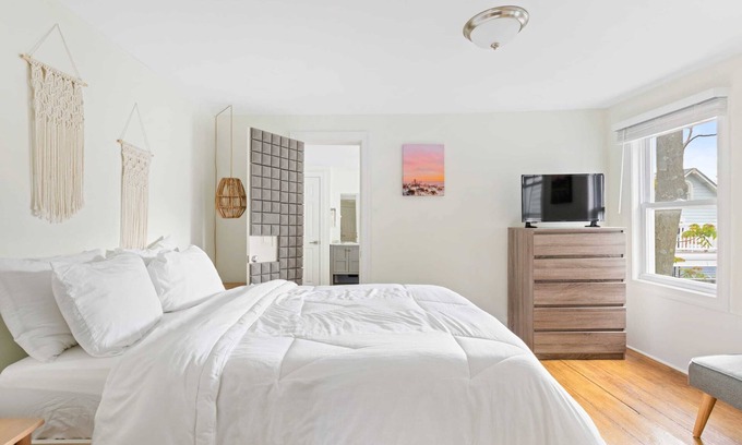 Ocean Grove House | The Melrose, 2C and 2D Two bedroom Suite: Romantic Getaway, Steps from the Beach