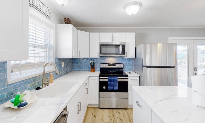 Surfside Beach House | The Mermaid Cove with Gulf view, luxe interior, alfresco dining - steps to beach