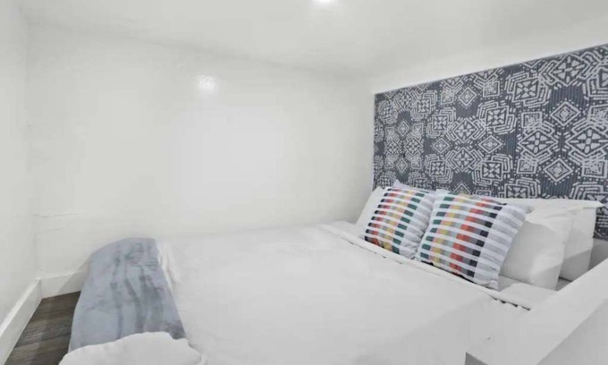 Huntington Park Apartment | The Metro Loft Getaway