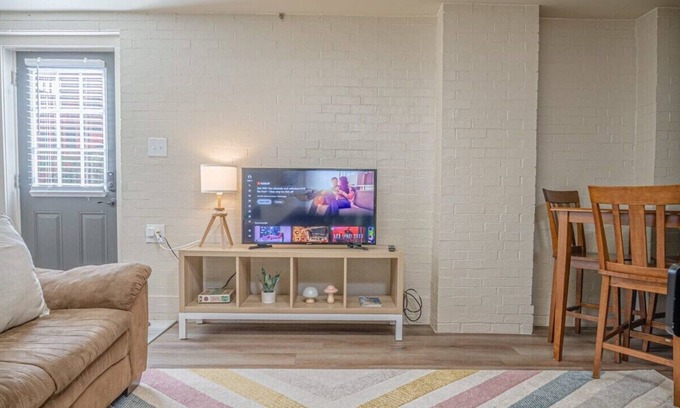 Columbus Apartment | The Midtown Cozy Nook: 1BR Near Fort Moore