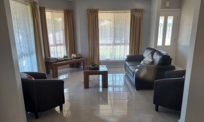 Numurkah Apartment | The Miekeljohn Self Contained Apartment