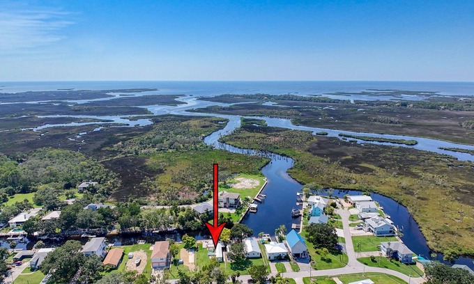 Weeki Wachee Gardens House | "The Million Dollar View" Deepest Canal and Last Rental to the Gulf of America
