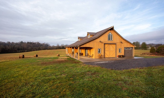 Seymour House | The Mockingbird Farm "Barn-do-minium" is situated on 27 rolling acres.