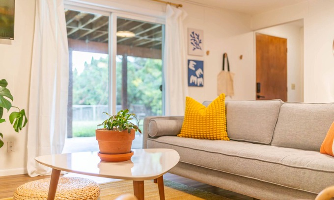 Moscow Apartment | The Mod Pod - Spacious, mid-century modern apartment in a quiet, close in spot
