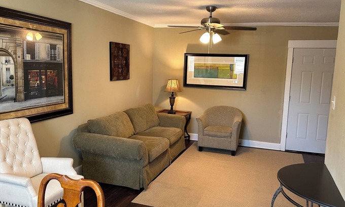 Highlands - Perkins House | The Monroe: 2-bedroom townhome. Walk to LSU