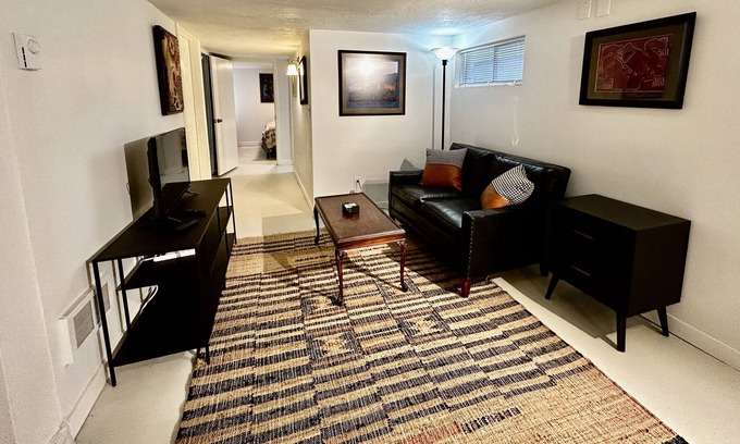 Overlook Apartment | The Montana Studio - cute, close and convenient - new remodel
