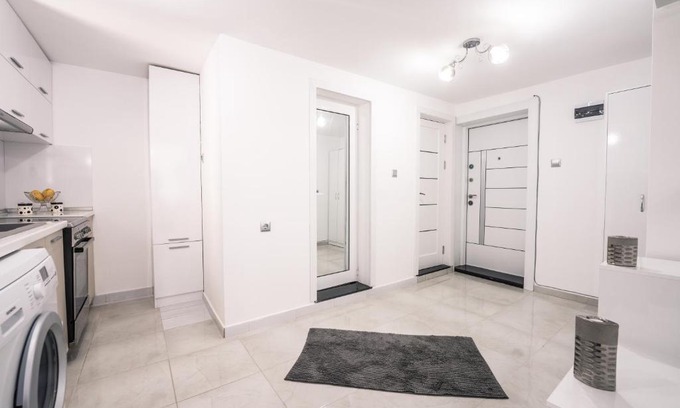 Sandanski Apartment | The moon