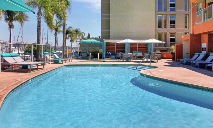 Marina del Rey Apartment | The Moonstone - Cozy Marina side Garden View Pool/Gym