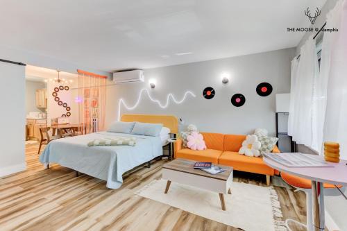 Downtown Memphis Apartment | The Moose #10 - Stylish Loft with King Bed, Free Parking & Wi-Fi