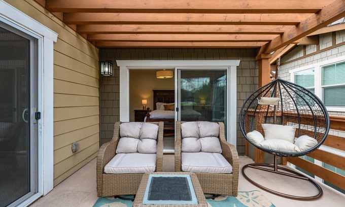 Glendora Condo | The morden 4B3.5b condo with mountain and park views
