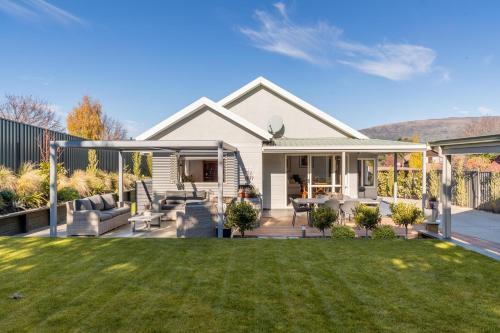 Wanaka Villa | The Mount Iron Bothy