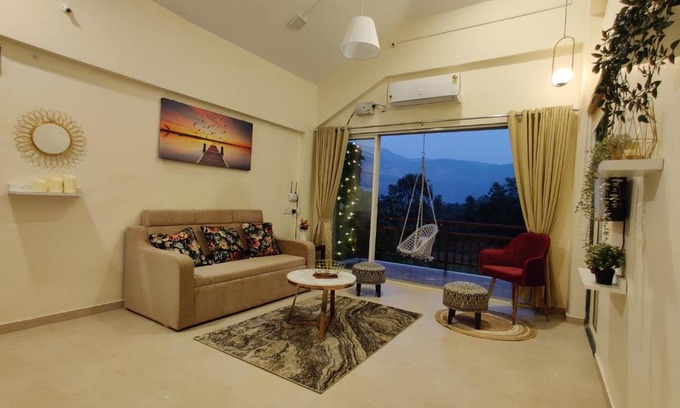 Karjat Apartment | ‘The Mountain Majesty’: cozy 1 bhk apartment