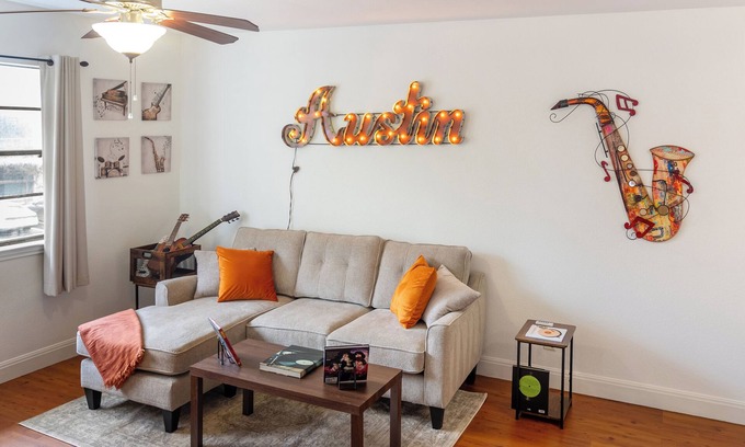 Hyde Park Condo | The Music House: A music-themed condo & unique experience in the heart of Austin