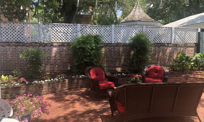 Natchez House | The Natchez Pearl