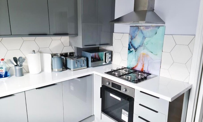 Lewisham Apartment | The Navarone Blue Orchid Flat