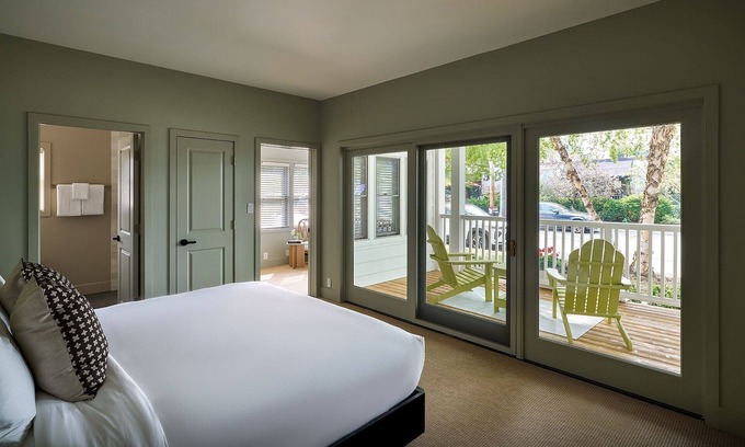 New Buffalo Apartment | The Neighborhood Hotel - New Buffalo 101 - King + Day Bed + Porch
