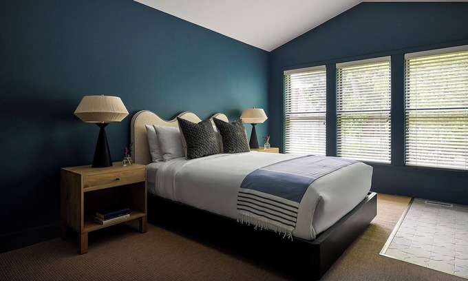 New Buffalo Apartment | The Neighborhood Hotel - New Buffalo 104 - Queen (Pet Friendly)