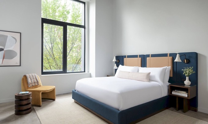 Near West Side Apartment | The Neighborhood Hotel - Little Italy Studio