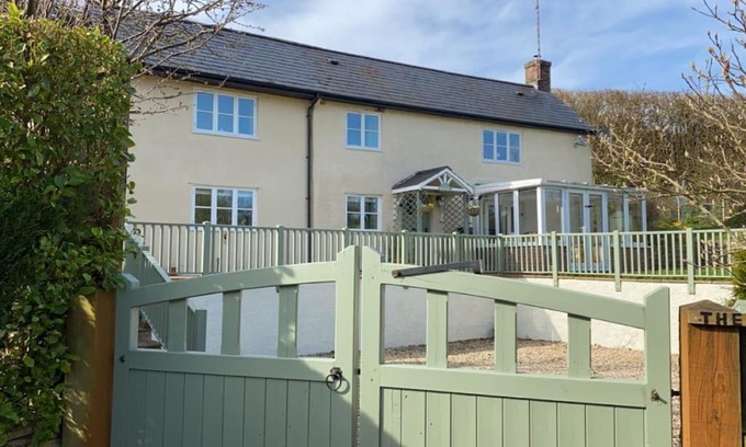 Axminster House | ‘The Nest’ A beautiful cottage in Devon