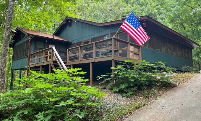 Unaka Cabin | The Nest is Best in Bear Paw, Murphy, NC.