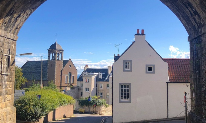 Kinghorn Condo | The Nethergate. Cosy cottage in Fife two minutes walk from beach. Dogfriendly