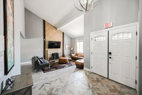 Green Valley North Apartment | The New Luxe Villa