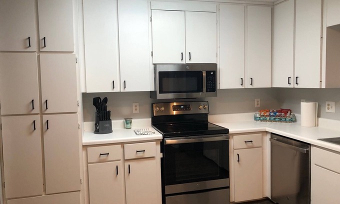 Monticello House | The newly renovated Serenade Oaks Country Home is beautifully designed!