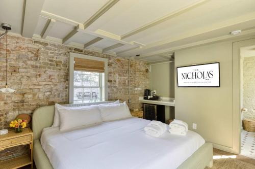 Harleston Village Bed & Breakfast | The Nicholas Carriage King Suite 1 Block to King