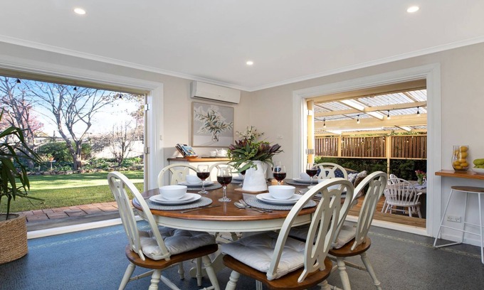 Bowral House | The Nook - centrally located