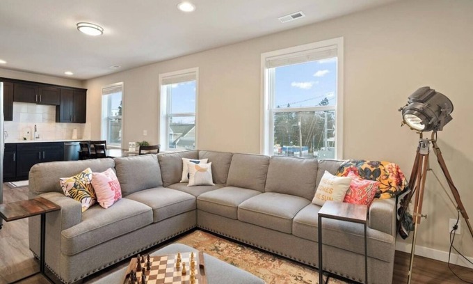Stadium District Apartment | The Nook - Cozy city living steps from Tacoma’s waterfront, dining, and culture.