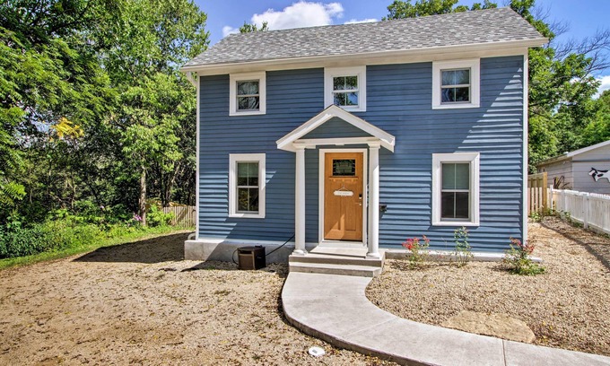 Galena House | The Nook: Downtown Galena Cottage w/hot tub & fire pit!