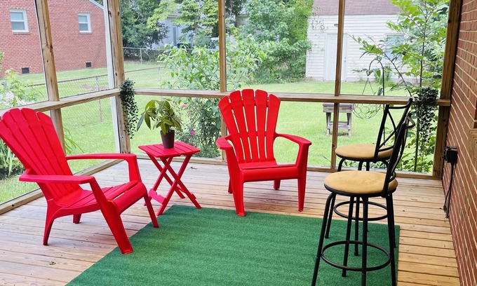 Norfolk - Virginia Beach House | The Norfolk Locale- Refreshingly Clean and Comfortable