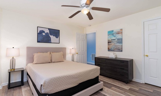 Buckroe Beach Apartment | The North Hampton Suite A / 3 minute walk to beach