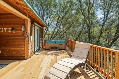 Groveland House | The Nut House - Lovely Home with Hot Tub home