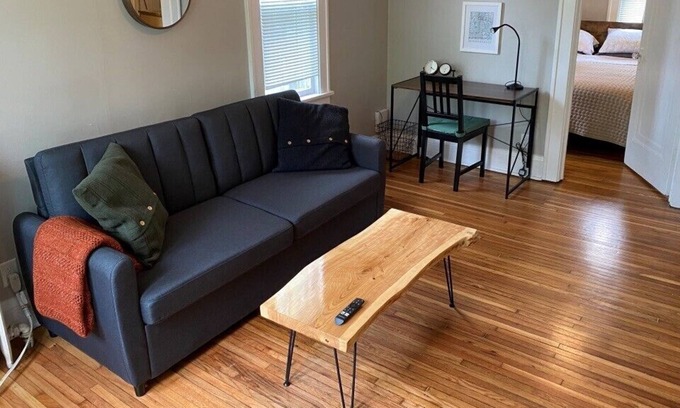 Regina House | "The Nut"- Quaint MPLS Entire Home