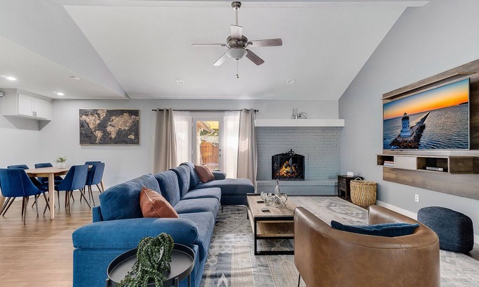 Plano House | The Oak | King Bed & HUGE Backyard